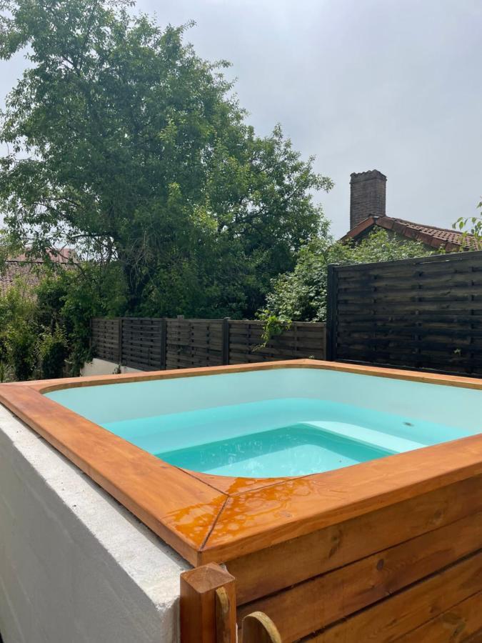 Beautiful Cottage With Private Plunge Pool/Hot Tub - 40 Mins From Puy Du Fou La Chapelle-Saint-Etienne 외부 사진