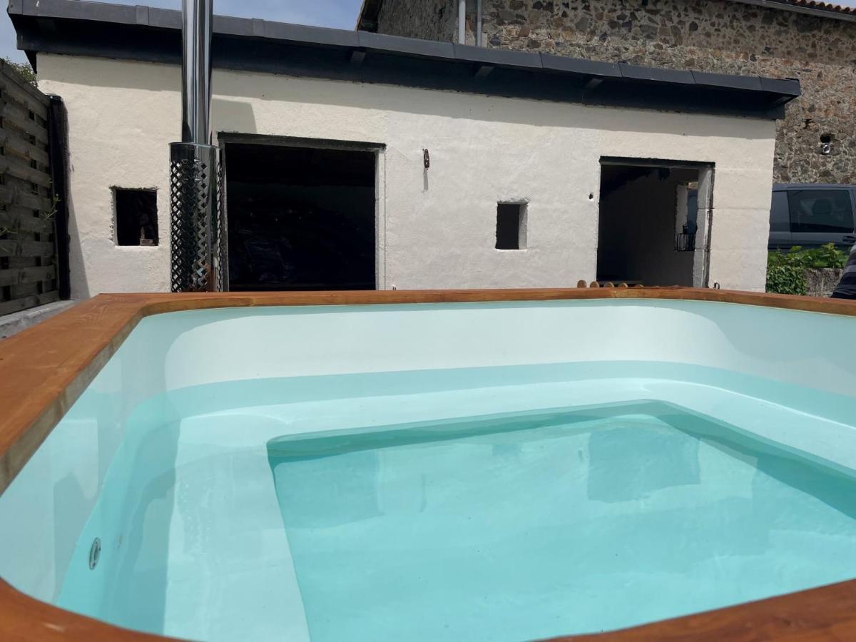 Beautiful Cottage With Private Plunge Pool/Hot Tub - 40 Mins From Puy Du Fou La Chapelle-Saint-Etienne 외부 사진